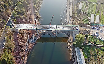 吉首市河溪镇黄泥滩桥顺利合龙